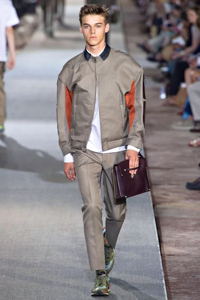 Look 5